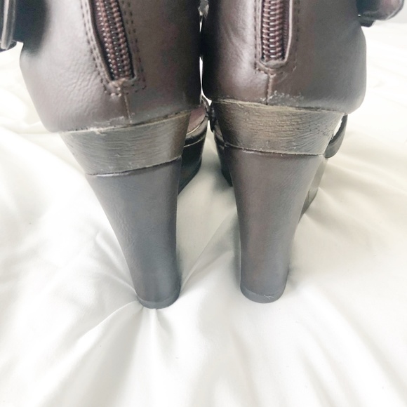 BUCCO Litty Brown Strappy Wedge Sandal - Picture 6 of 8